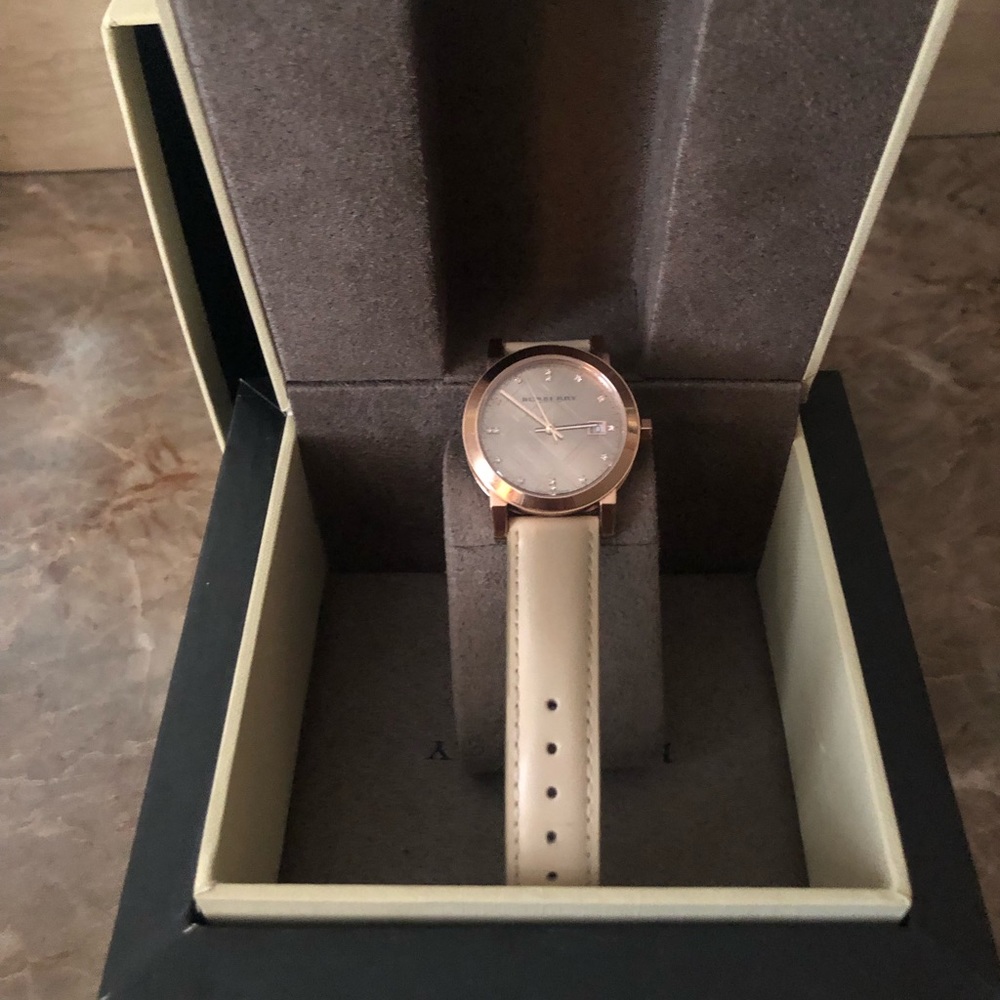 100% Authentic Burberry Womens Watch. BU9131